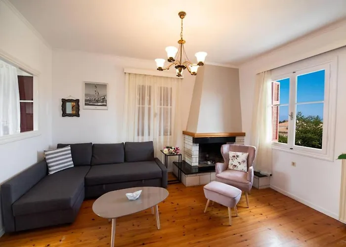 To Patriko Lefkada Cozy Village Home With Parking